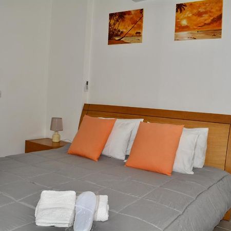 Queens Gardens - Kato Paphos - Next To Kings Ave Mall --- By Yiota Esterno foto
