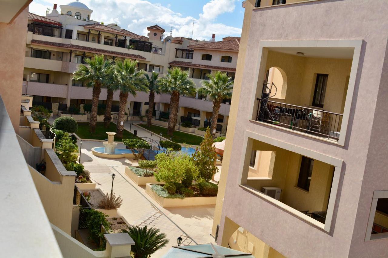 Queens Gardens - Kato Paphos - Next To Kings Ave Mall --- By Yiota Esterno foto