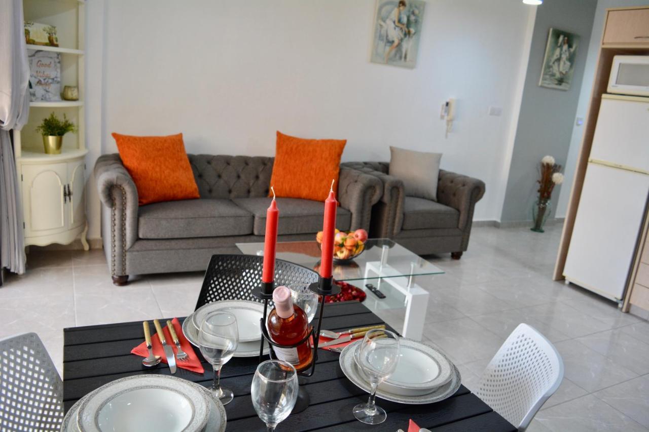 Queens Gardens - Kato Paphos - Next To Kings Ave Mall --- By Yiota Esterno foto