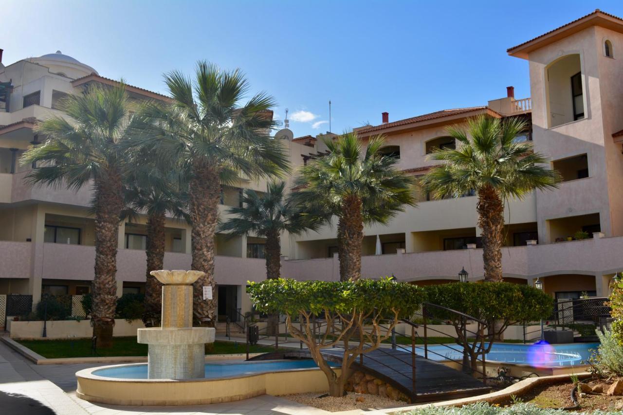 Queens Gardens - Kato Paphos - Next To Kings Ave Mall --- By Yiota Esterno foto