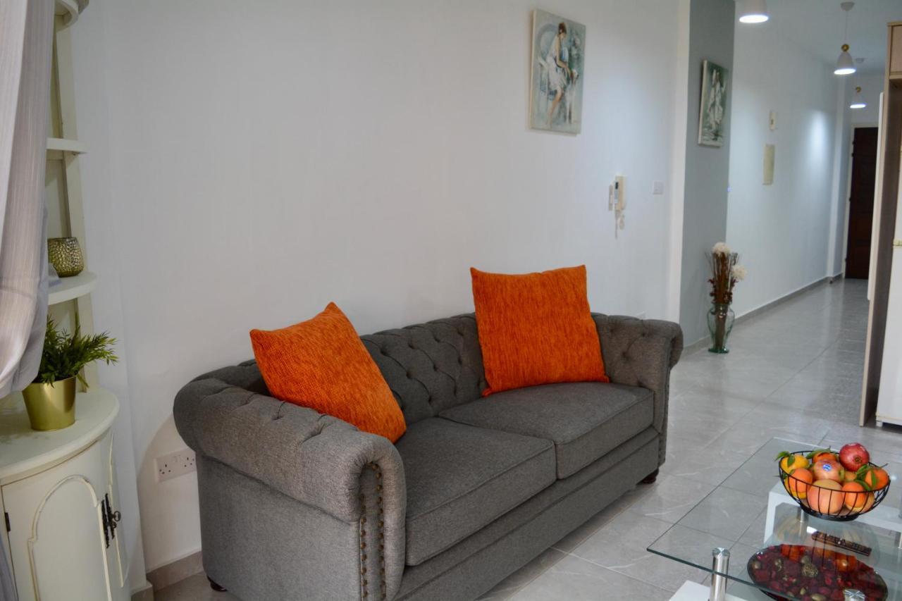 Queens Gardens - Kato Paphos - Next To Kings Ave Mall --- By Yiota Esterno foto