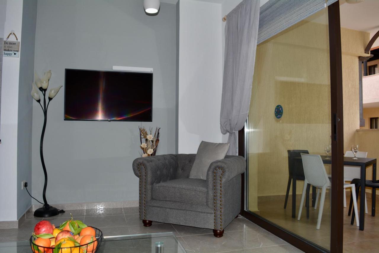 Queens Gardens - Kato Paphos - Next To Kings Ave Mall --- By Yiota Esterno foto