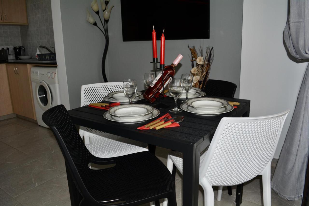 Queens Gardens - Kato Paphos - Next To Kings Ave Mall --- By Yiota Esterno foto